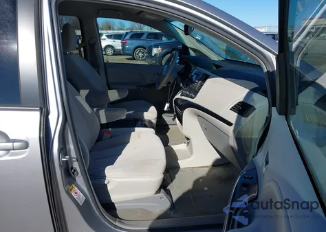 2011 Toyota Sienna Le V6 z USA, uszkodzony, nr VIN 5TDKK3DC5BS150470